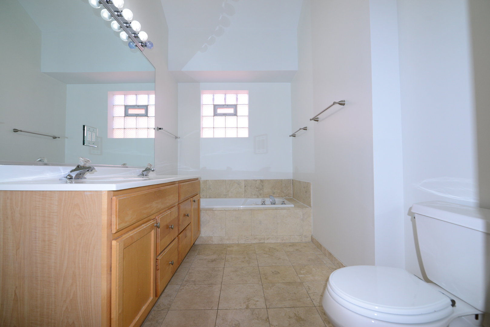 2334 West Harrison Street, Unit 4 Chicago, IL 60612 - Photo 15 of 19