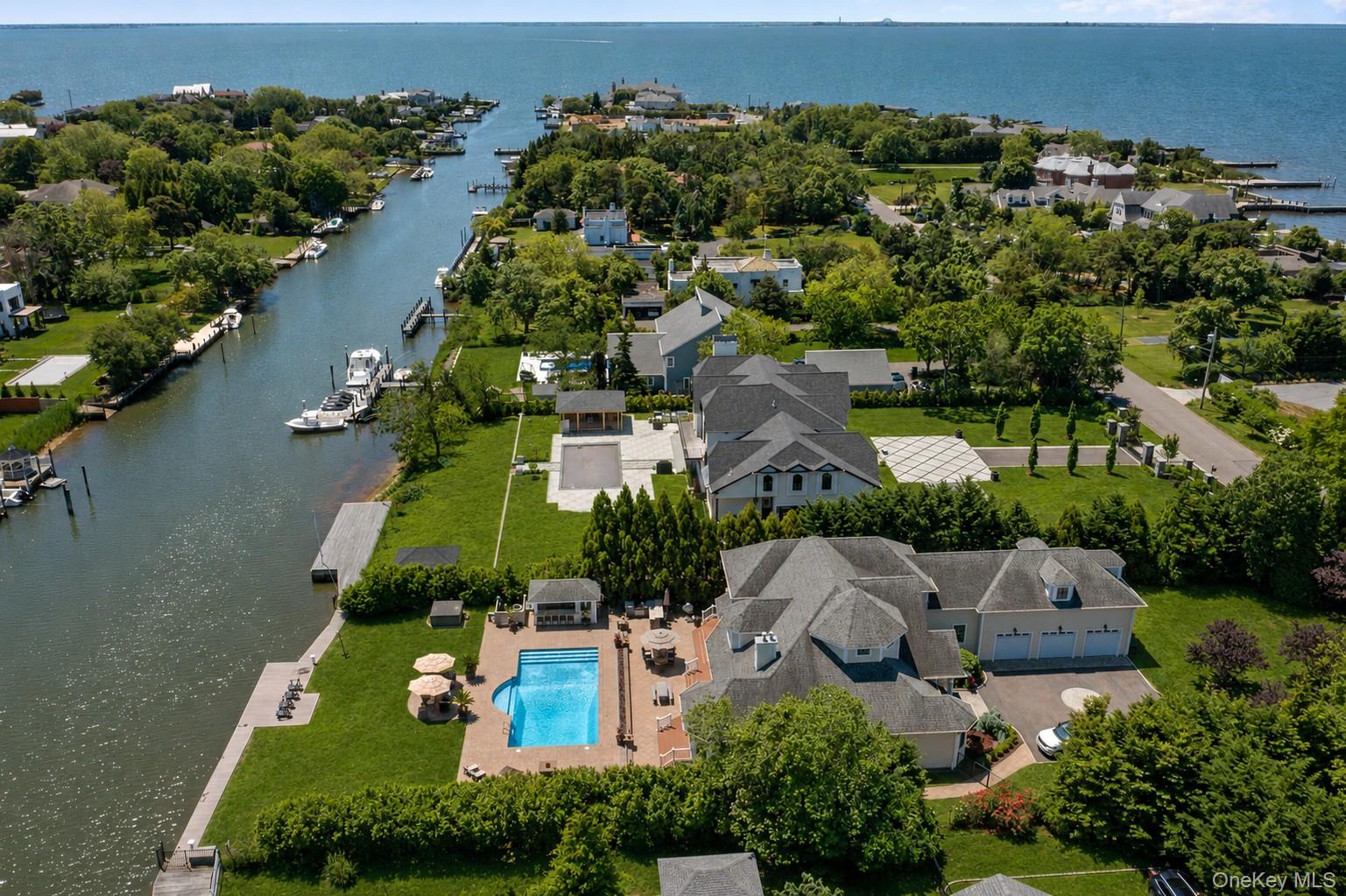 65 West Bayberry Road Islip, NY 11751 - Photo 3 of 44