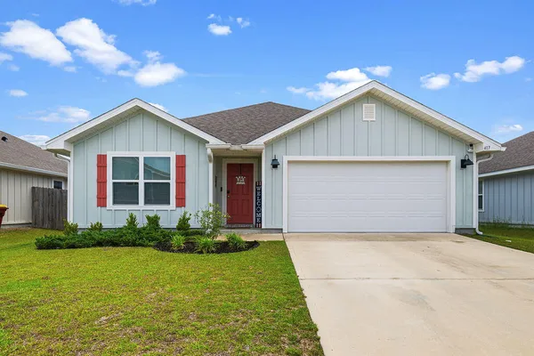 $305,000 | 417 Scarborough Street, Crestview, FL 32539