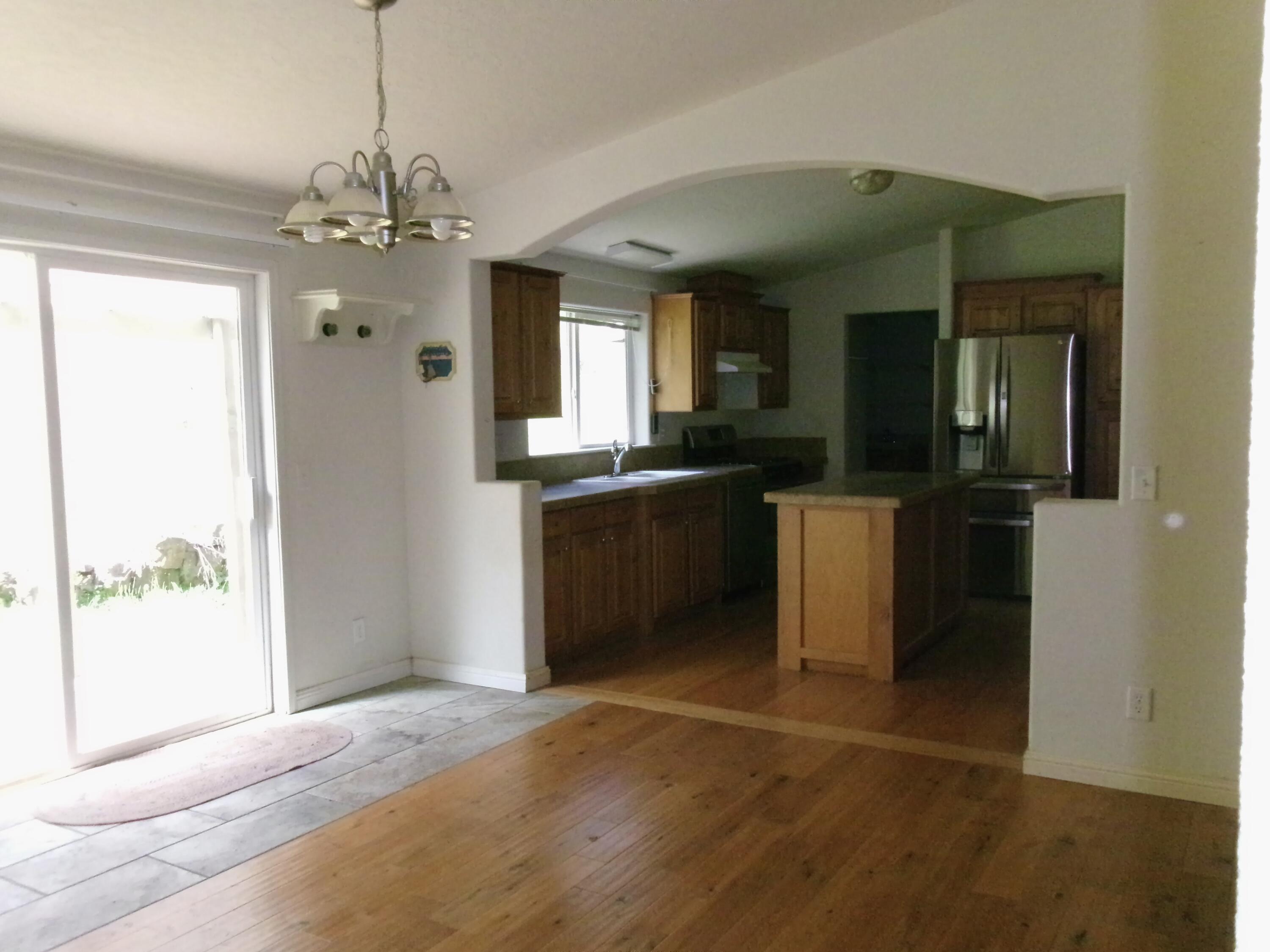 9445 East Antelope Road Eagle Point, OR 97524 - Photo 8 of 14 dining & kitchen