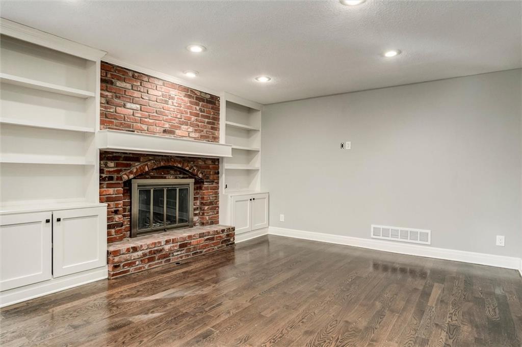 15915 Riggs Road Stilwell, KS 66085 - Photo 8 of 35