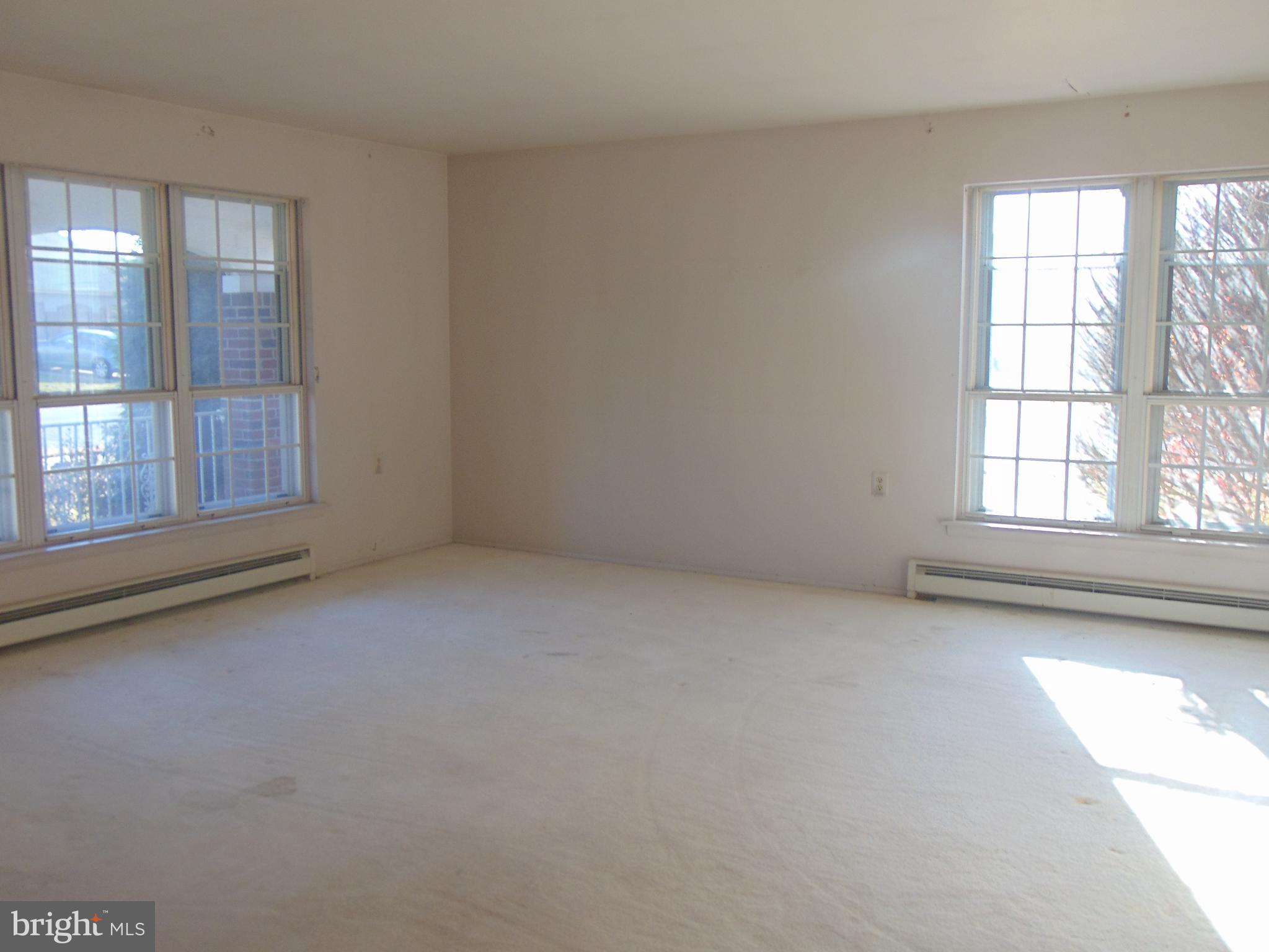 24 Windsor Road Southampton, NJ 08088 - Photo 3 of 13 Living Room