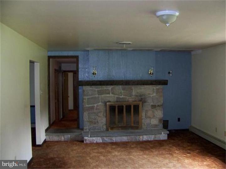 1451 Markley Road Pennsburg, PA 18073 - Photo 15 of 23 Living Room