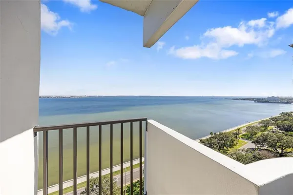 $3,600 | 4141 Bayshore Boulevard, Unit 1702, Tampa, FL 33611