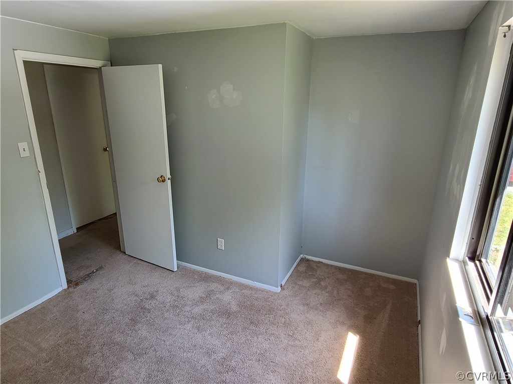 9326 Emmett Road Glen Allen, VA 23060 - Photo 17 of 29 an empty room with windows and closet