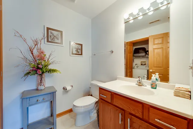 $259,000 | 100 Bokelman Street, Unit 329, Roselle, IL 60172