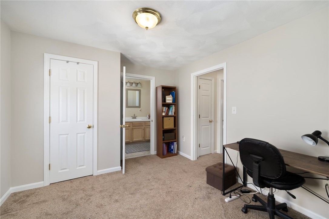 239 Ausdale Road Cranston, RI 02910 - Photo 15 of 20