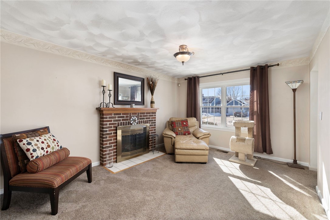 239 Ausdale Road Cranston, RI 02910 - Photo 4 of 20