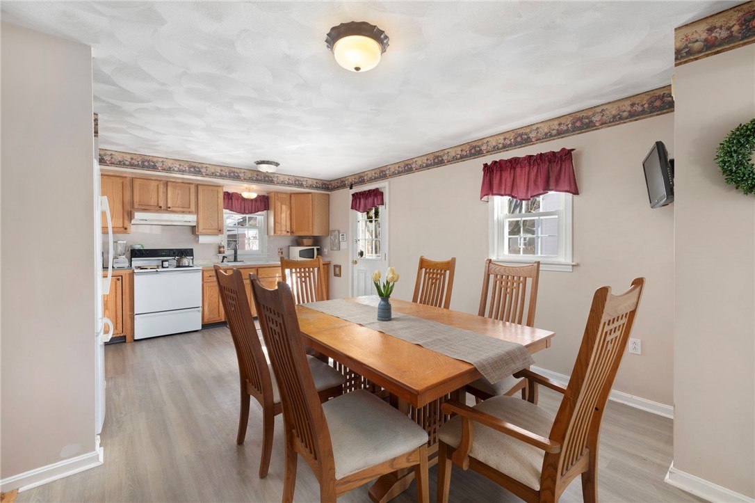 239 Ausdale Road Cranston, RI 02910 - Photo 5 of 20