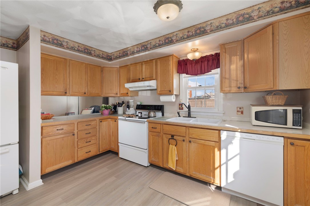 239 Ausdale Road Cranston, RI 02910 - Photo 8 of 20