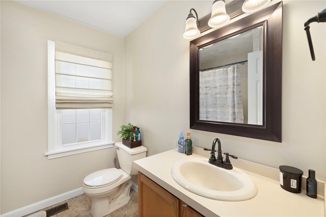 239 Ausdale Road Cranston, RI 02910 - Photo 9 of 20