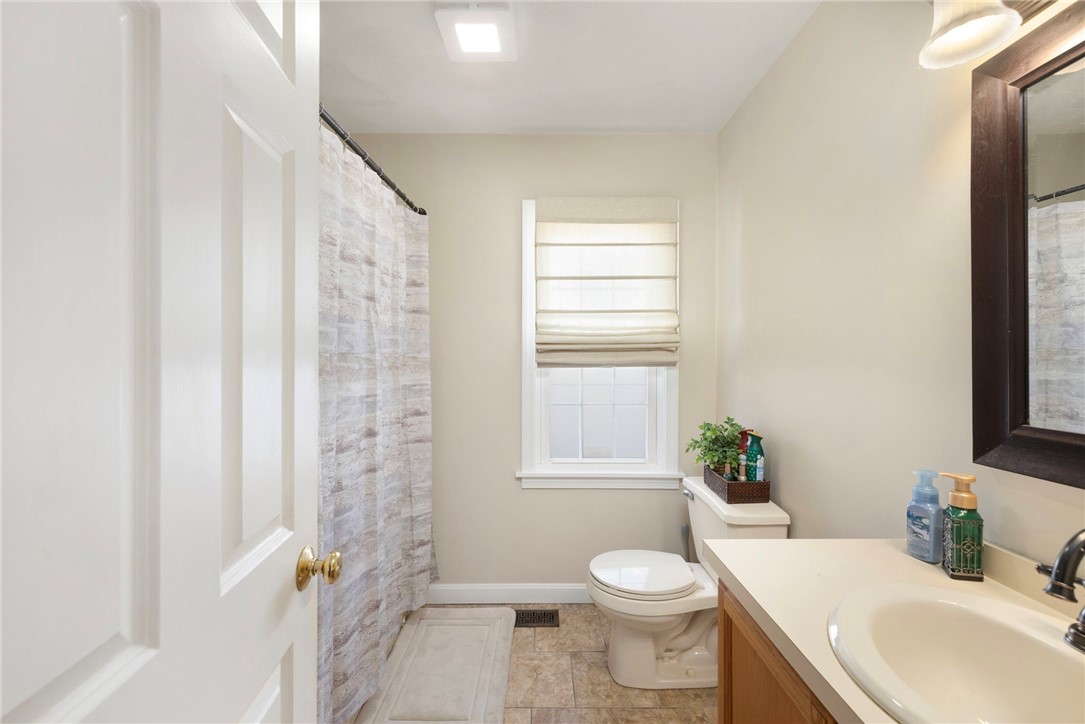 239 Ausdale Road Cranston, RI 02910 - Photo 10 of 20