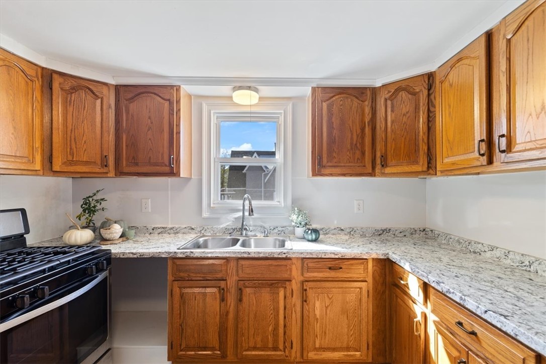 33 Grove Avenue, Unit 5 Westerly, RI 02891 - Photo 14 of 30