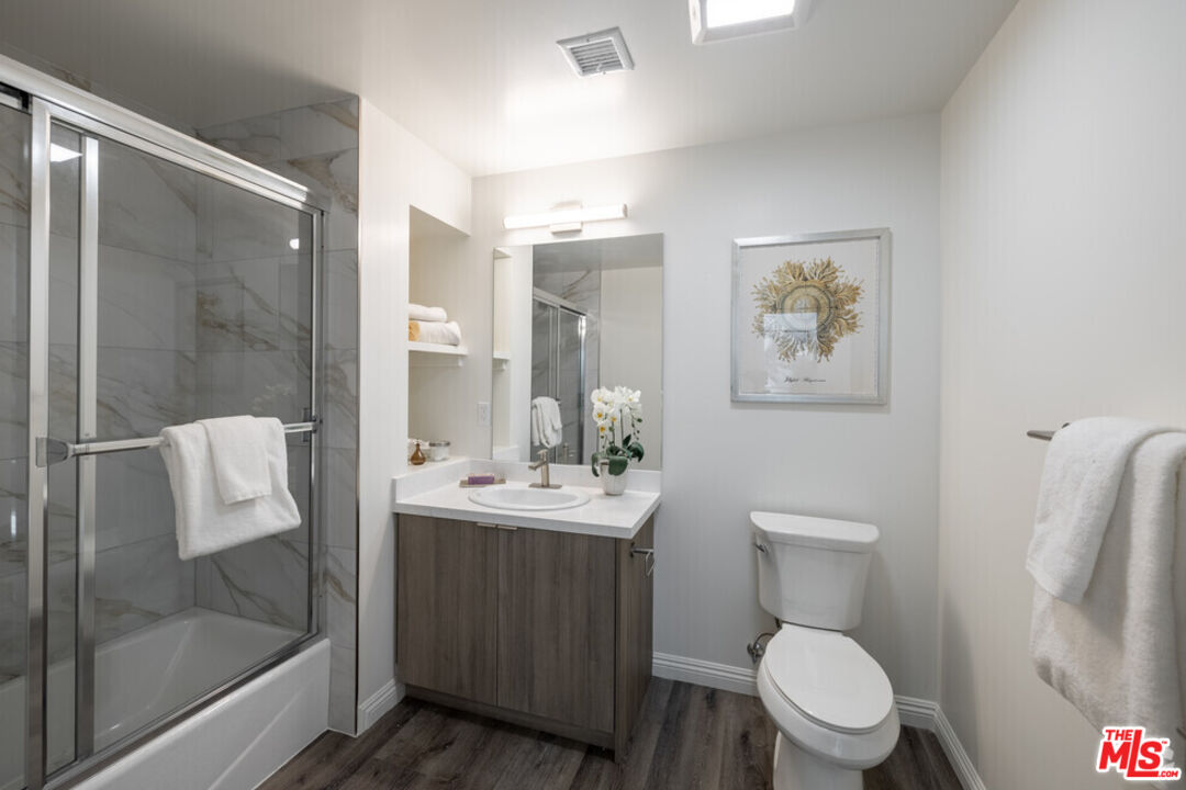 10132 Commerce Avenue Tujunga, CA 91042 - Photo 13 of 31