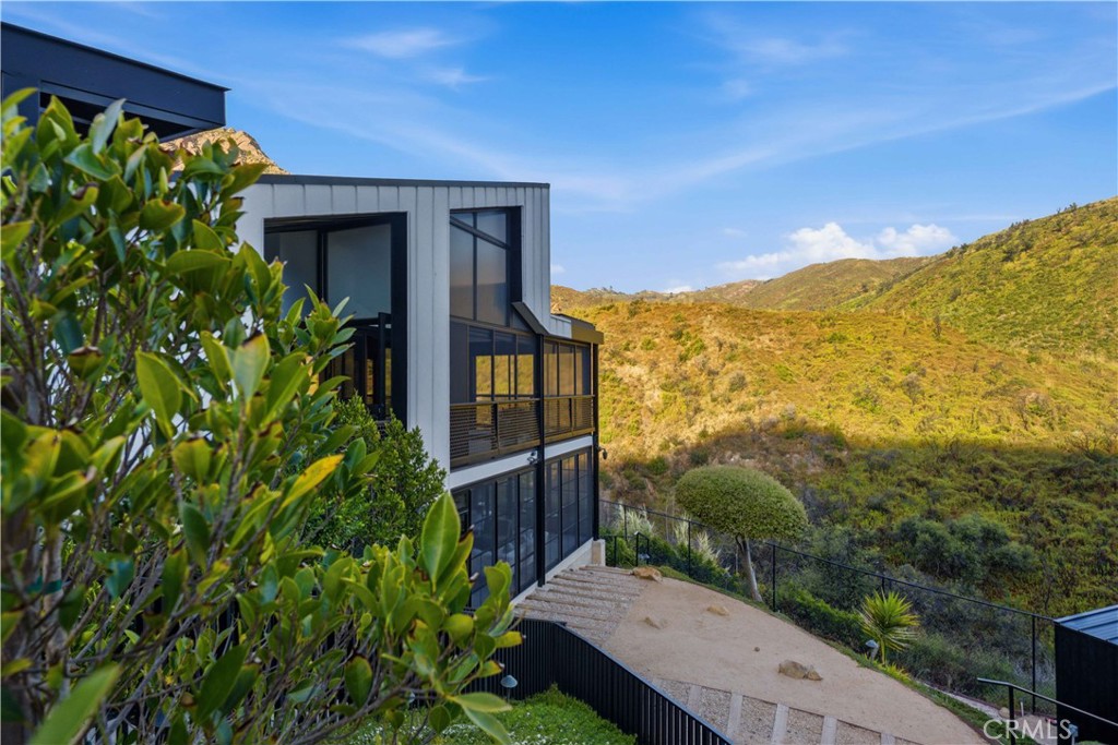 21656 Las Flores Heights Road Malibu, CA 90265 - Photo 3 of 71