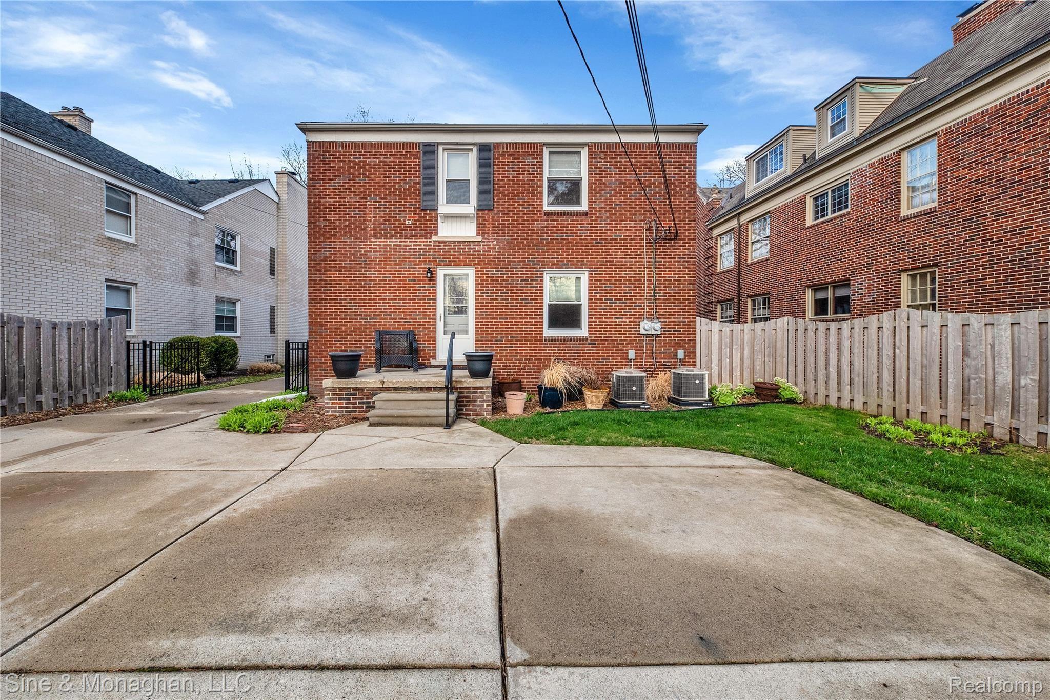 731-733 Harcourt Road Grosse Pointe, MI 48230 - Photo 35 of 40 731 Harcourt - HD Drone Photography-37.jpg