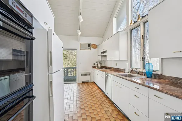 $1,395,000 | 873 Olentangy Road, Franklin Lakes, NJ 07417