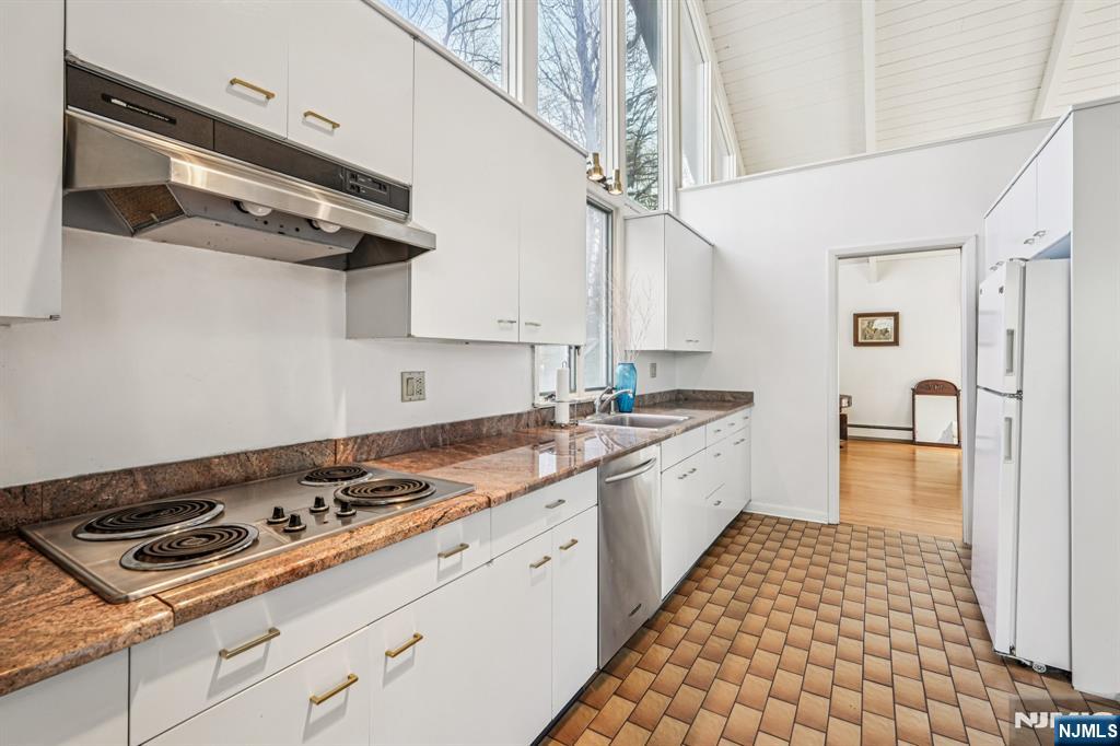 873 Olentangy Road Franklin Lakes, NJ 07417 - Photo 16 of 41 a kitchen with a stove a sink and a refrigerator