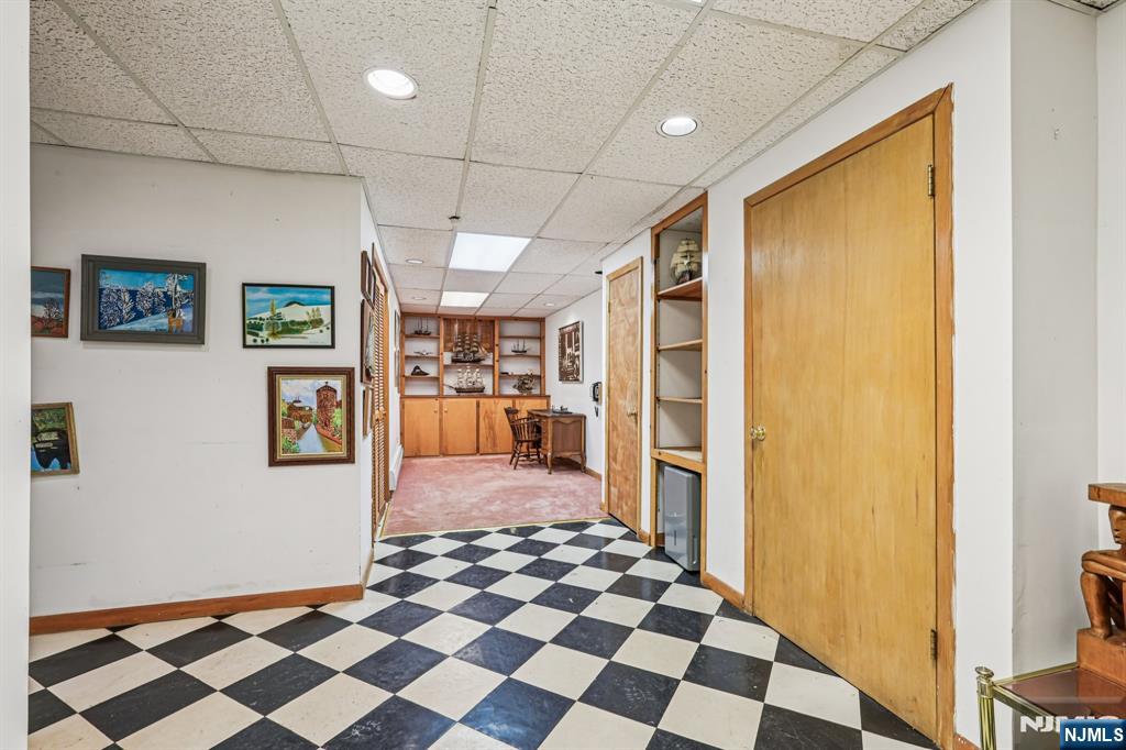 873 Olentangy Road Franklin Lakes, NJ 07417 - Photo 28 of 41 a hallway with black and white checkered floor