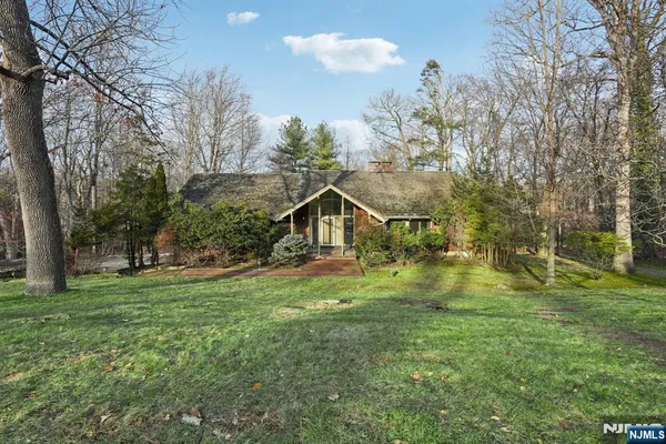 $1,395,000 | 873 Olentangy Road, Franklin Lakes, NJ 07417