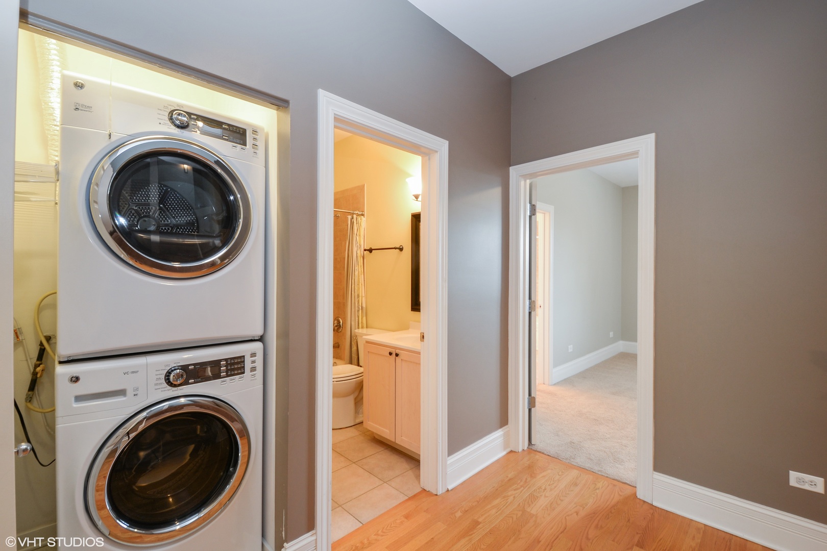 1437 West Fillmore Street Chicago, IL 60607 - Photo 12 of 23 a view of a hallway with washer and dryer