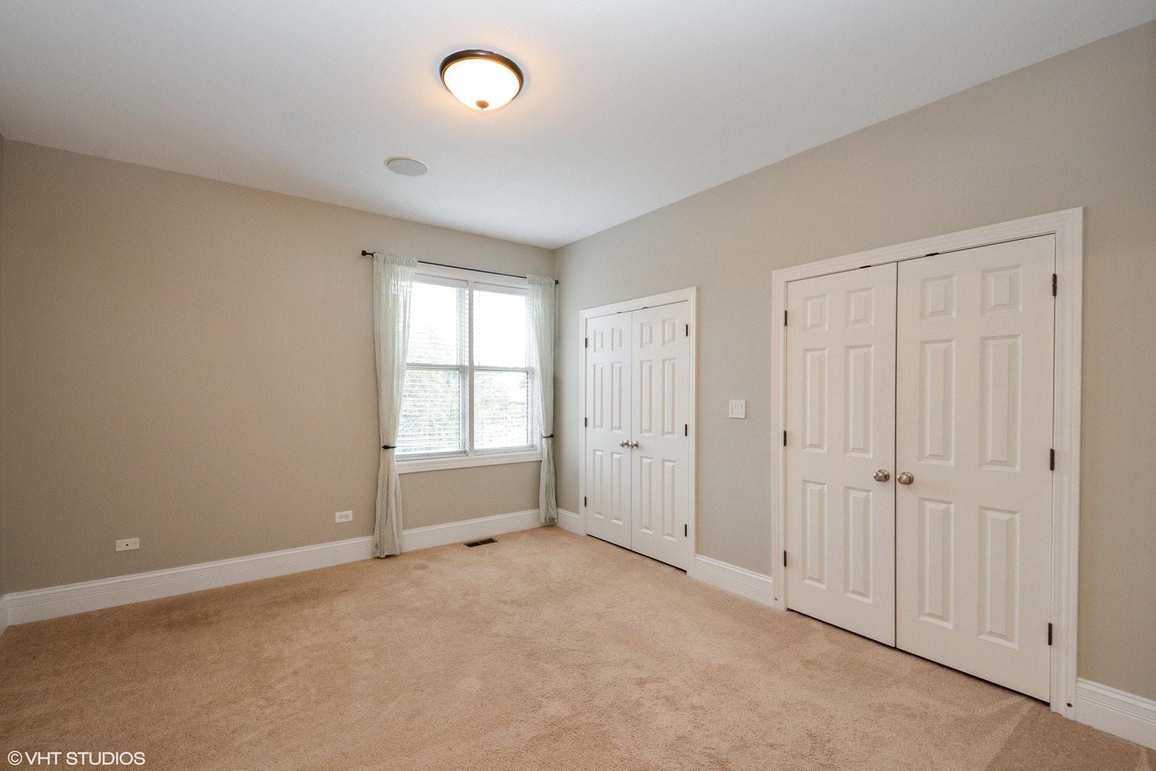 1437 West Fillmore Street Chicago, IL 60607 - Photo 8 of 23 an empty room with windows and closet