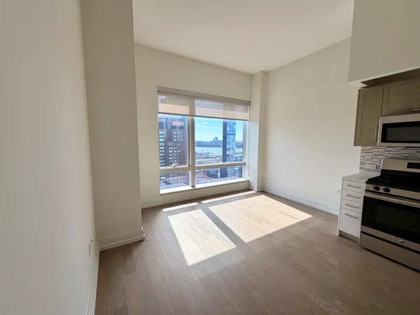 $4,225 | 555 10th Avenue, Unit 29C | Hudson Yards