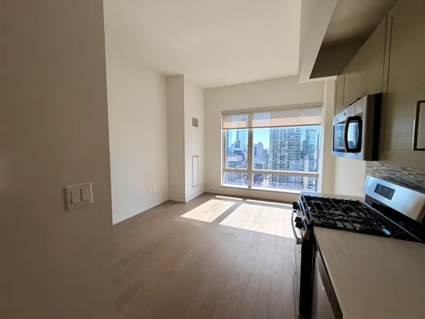 $4,225 | 555 10th Avenue, Unit 29C | Hudson Yards