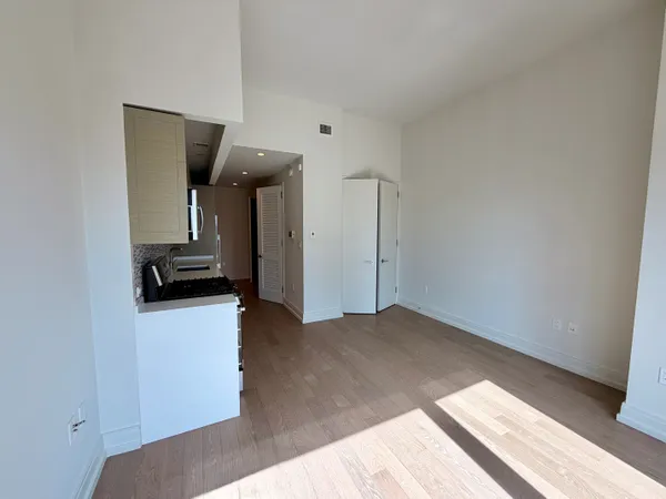 $4,225 | 555 10th Avenue, Unit 29C | Hudson Yards