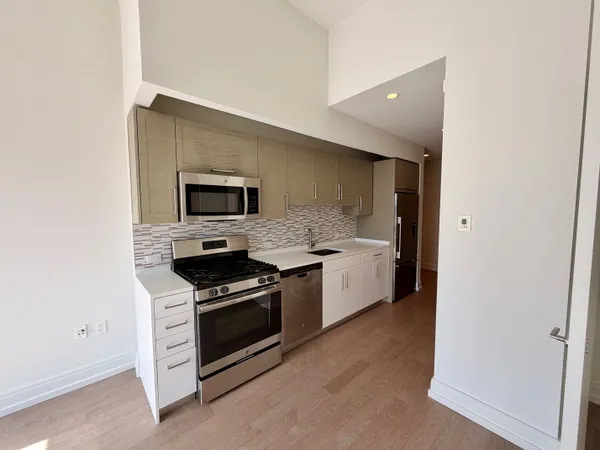 $4,225 | 555 10th Avenue, Unit 29C | Hudson Yards