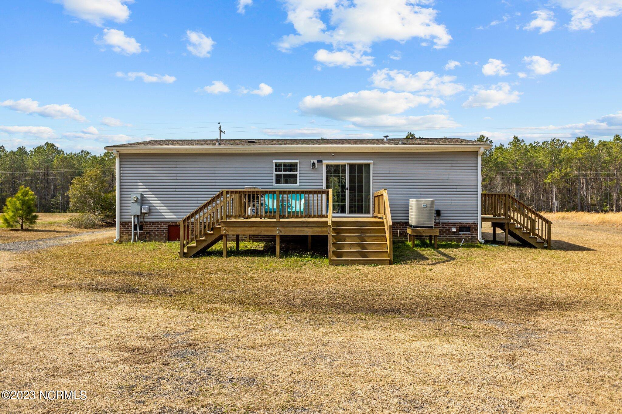 1019 Harkers Island Road Beaufort, NC 28516 - Photo 16 of 37 Back View