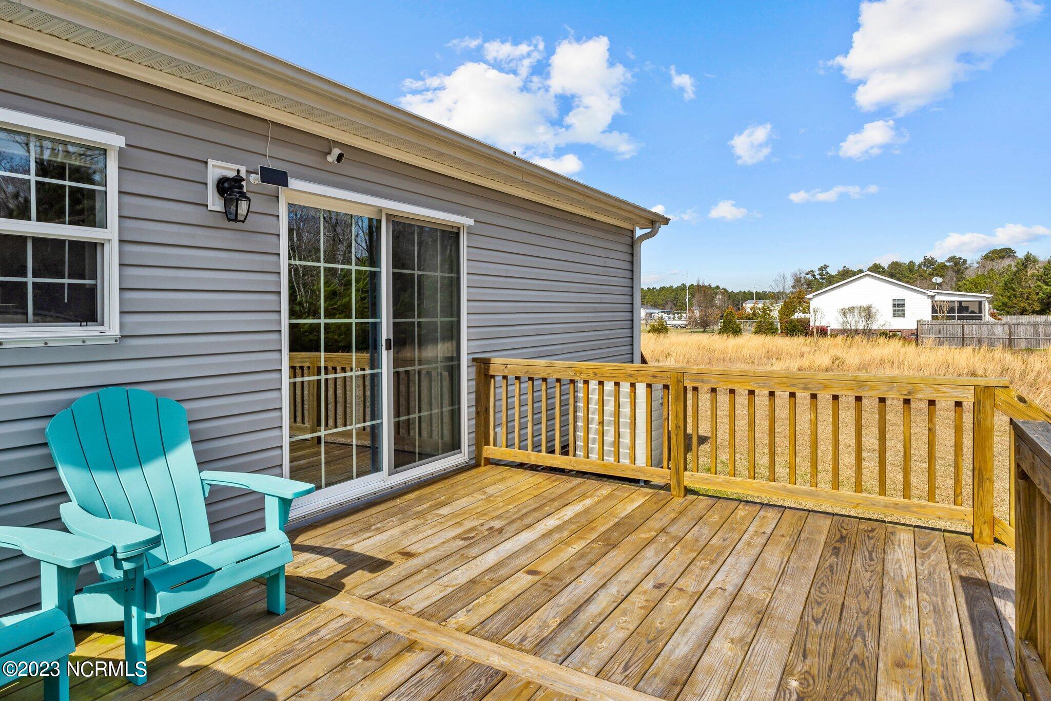 1019 Harkers Island Road Beaufort, NC 28516 - Photo 21 of 37 Deck