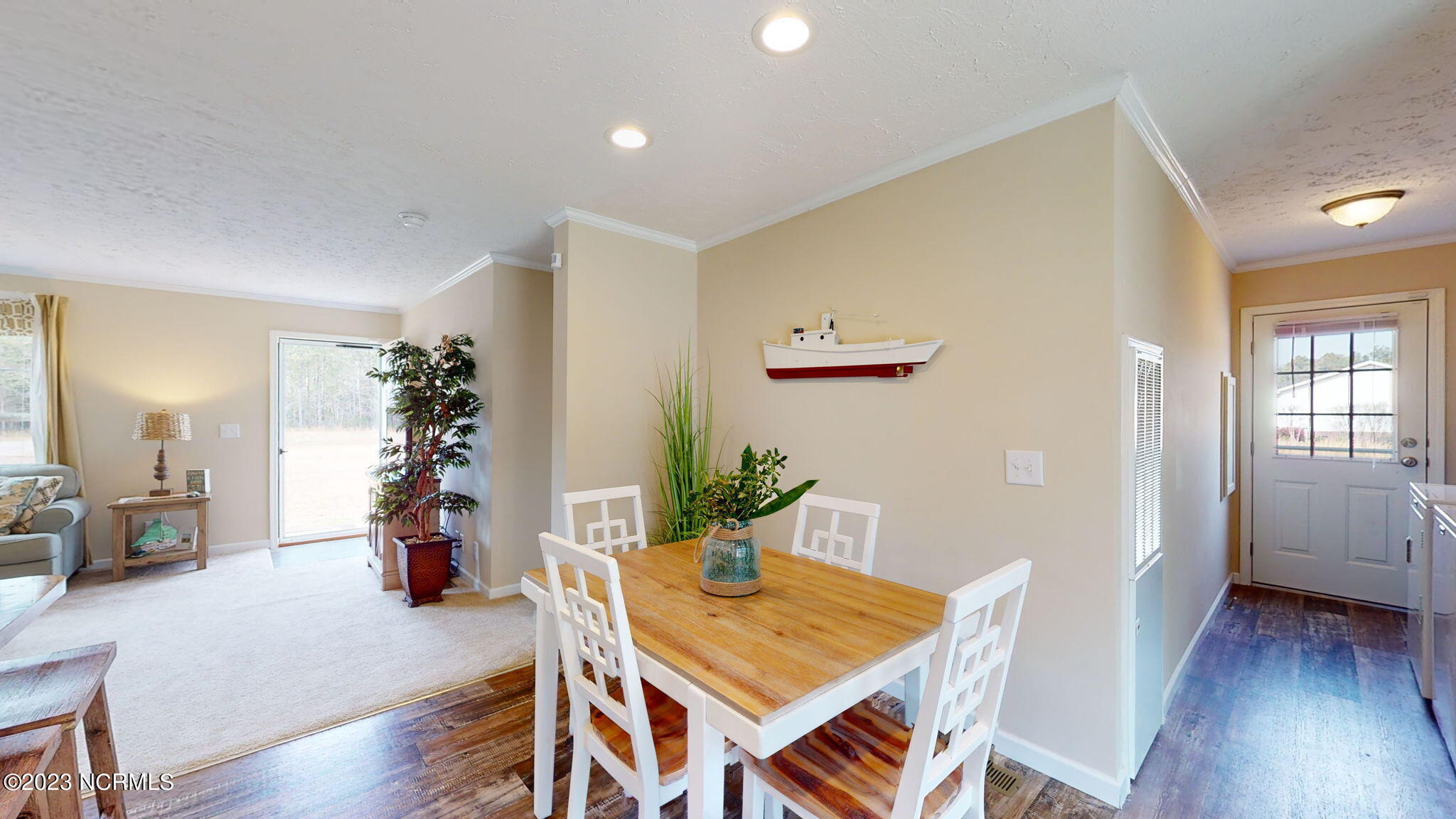 1019 Harkers Island Road Beaufort, NC 28516 - Photo 28 of 37 Dining Room