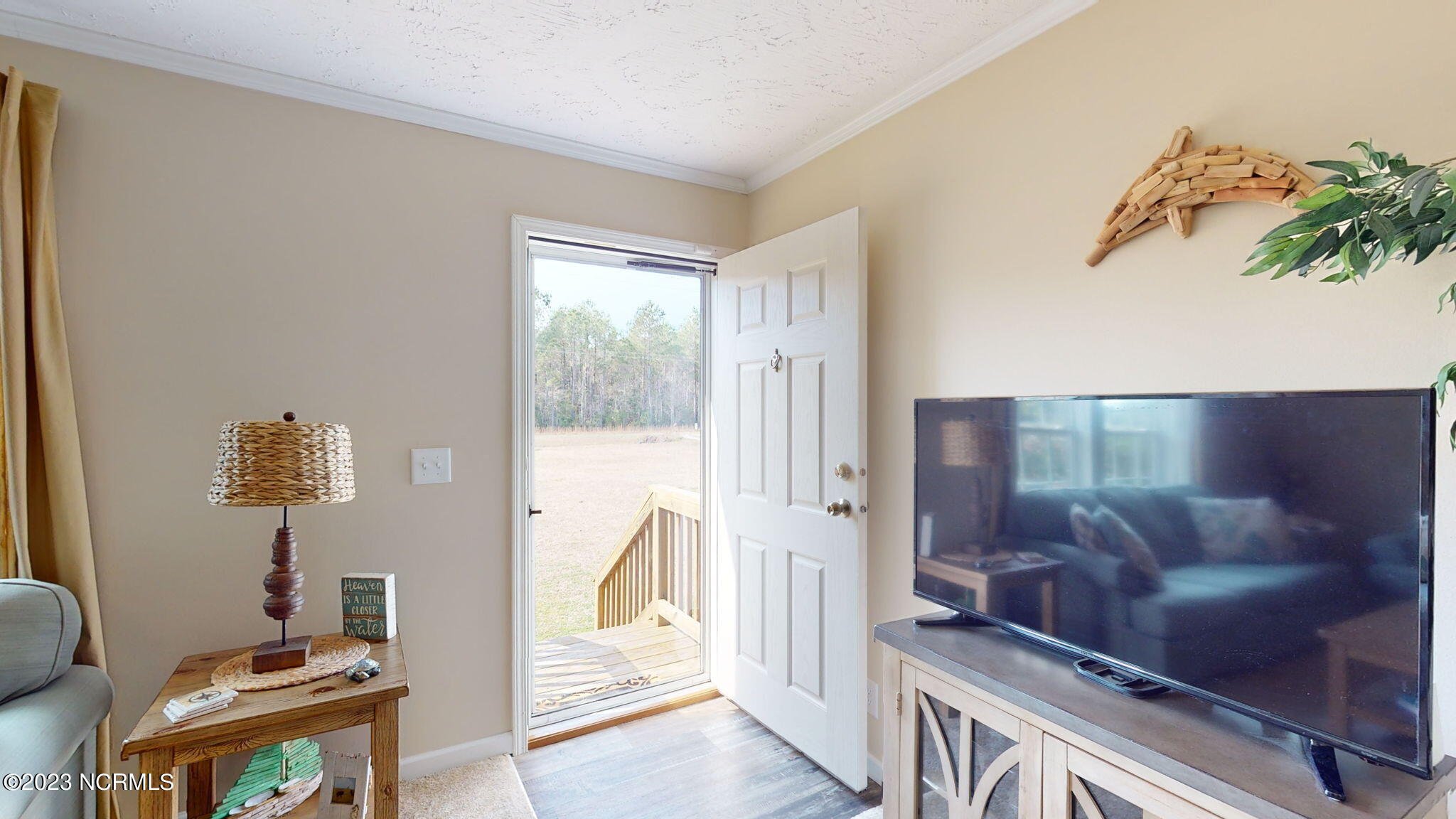 1019 Harkers Island Road Beaufort, NC 28516 - Photo 3 of 37 Entrance