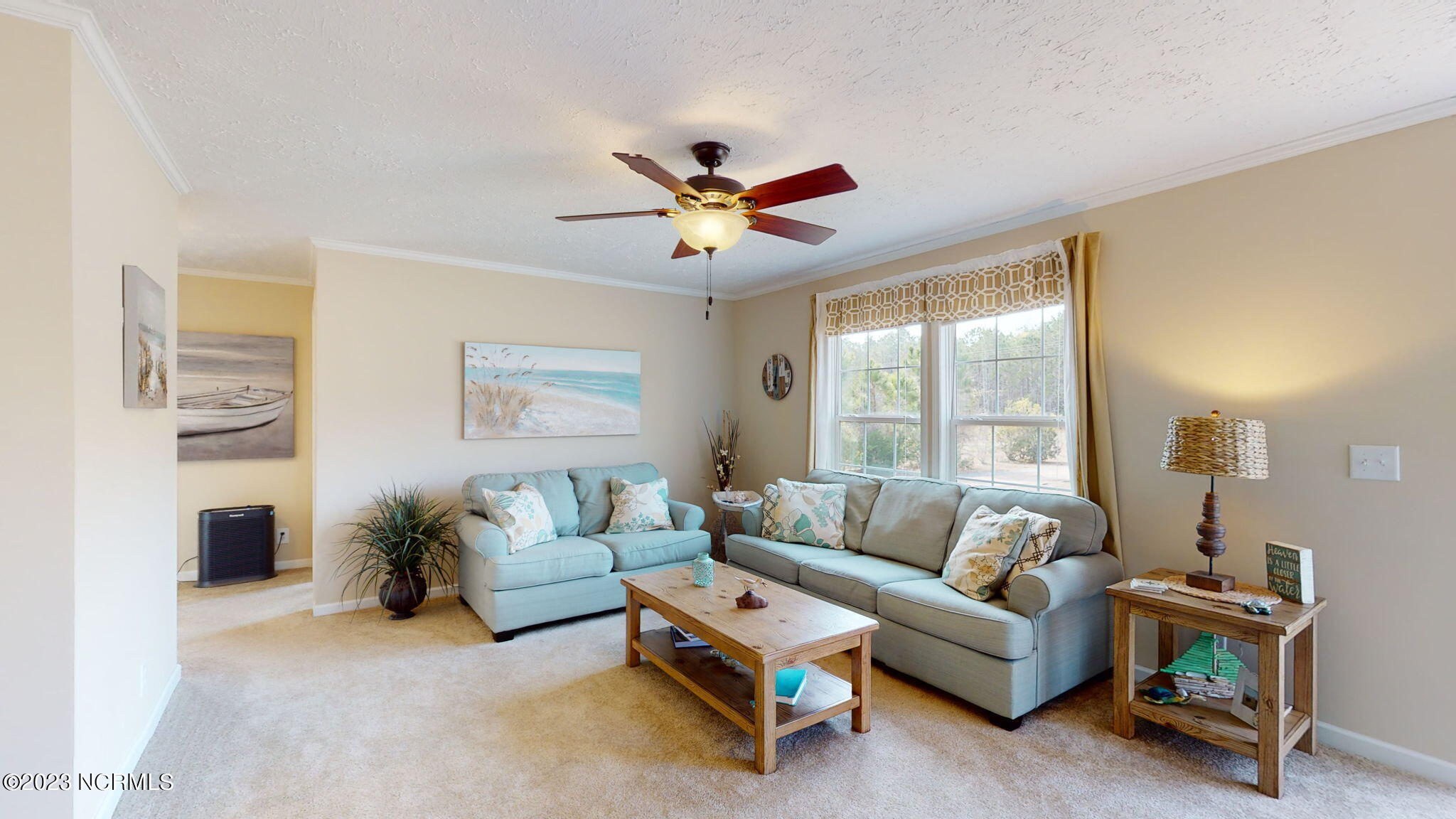 1019 Harkers Island Road Beaufort, NC 28516 - Photo 4 of 37 Living Room