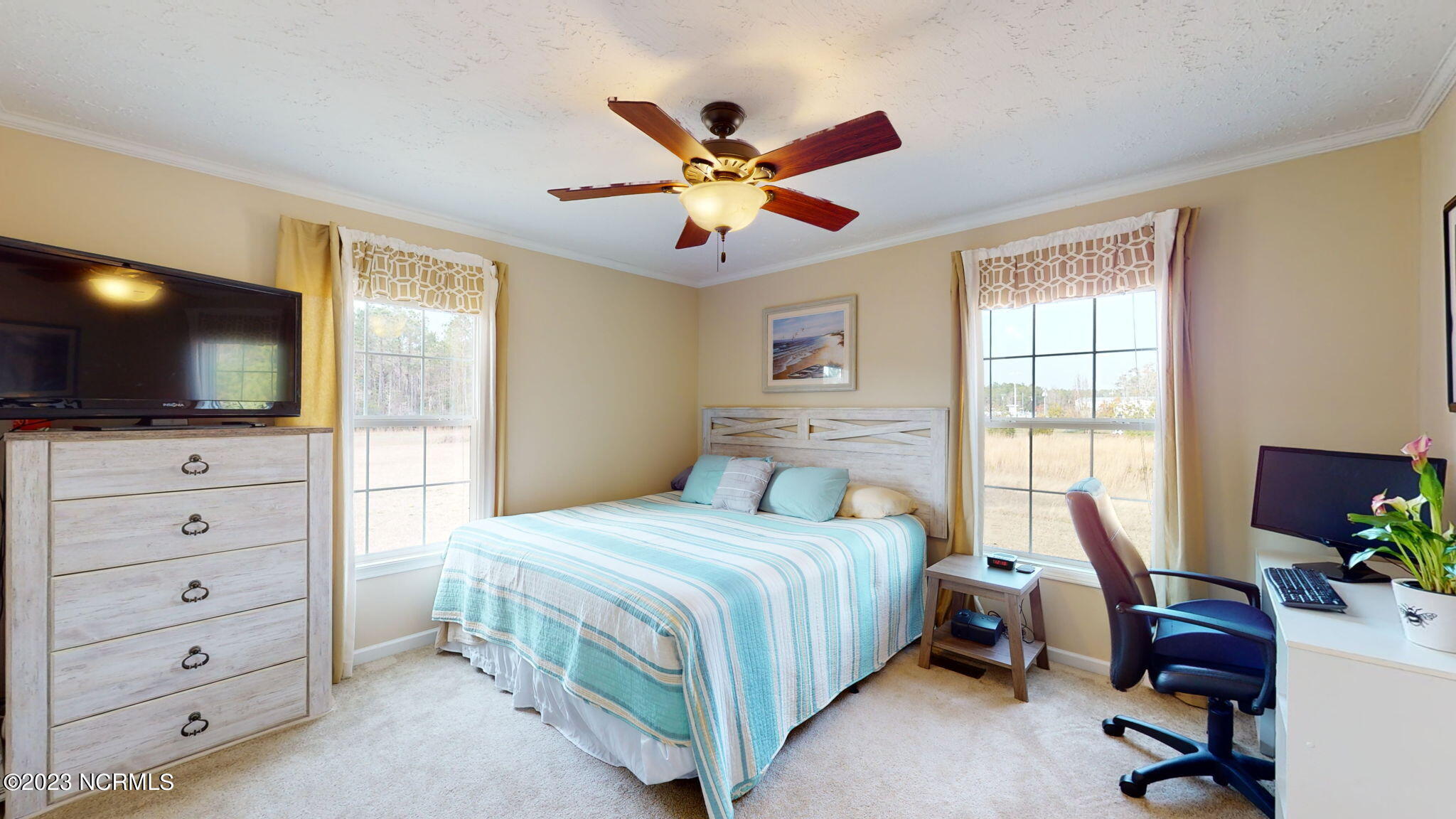 1019 Harkers Island Road Beaufort, NC 28516 - Photo 9 of 37 Huge Master Bedroom