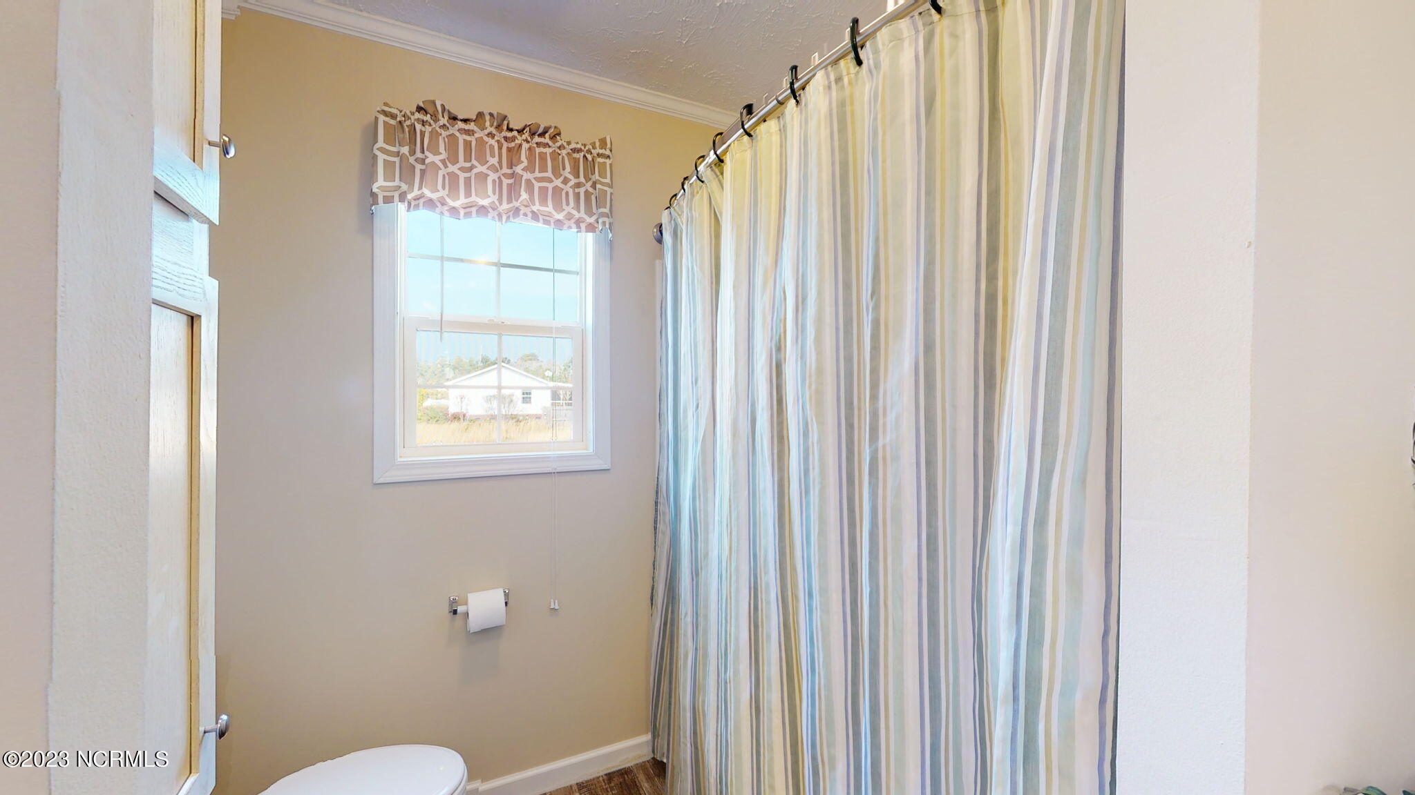 1019 Harkers Island Road Beaufort, NC 28516 - Photo 10 of 37 Primary Bathroom