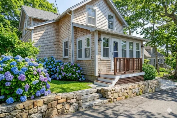 $1,395,000 | 51 Summer Street, Vineyard Haven, MA 02568