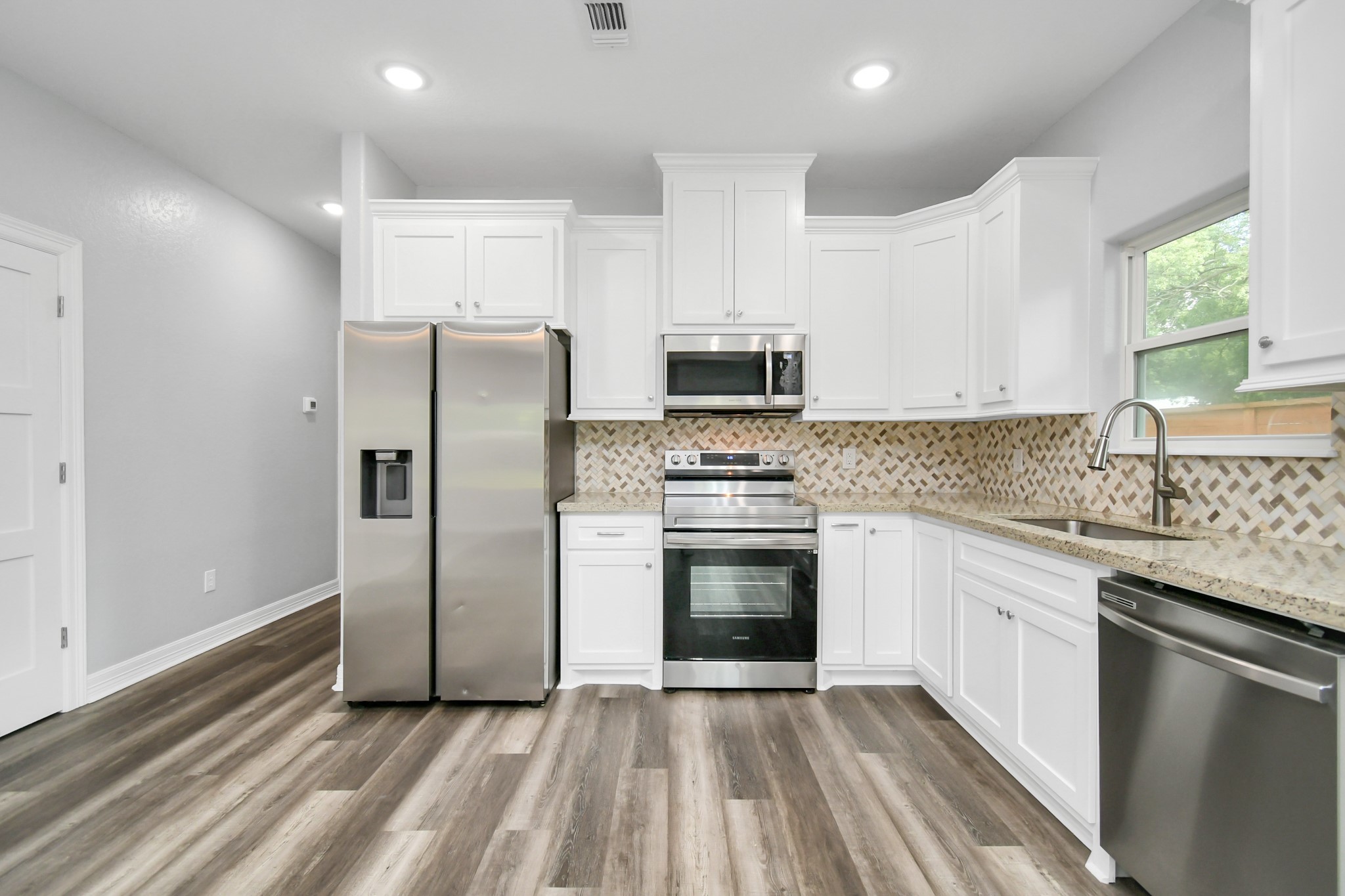 701 South Morgan Street Angleton, TX 77515 - Photo 12 of 31