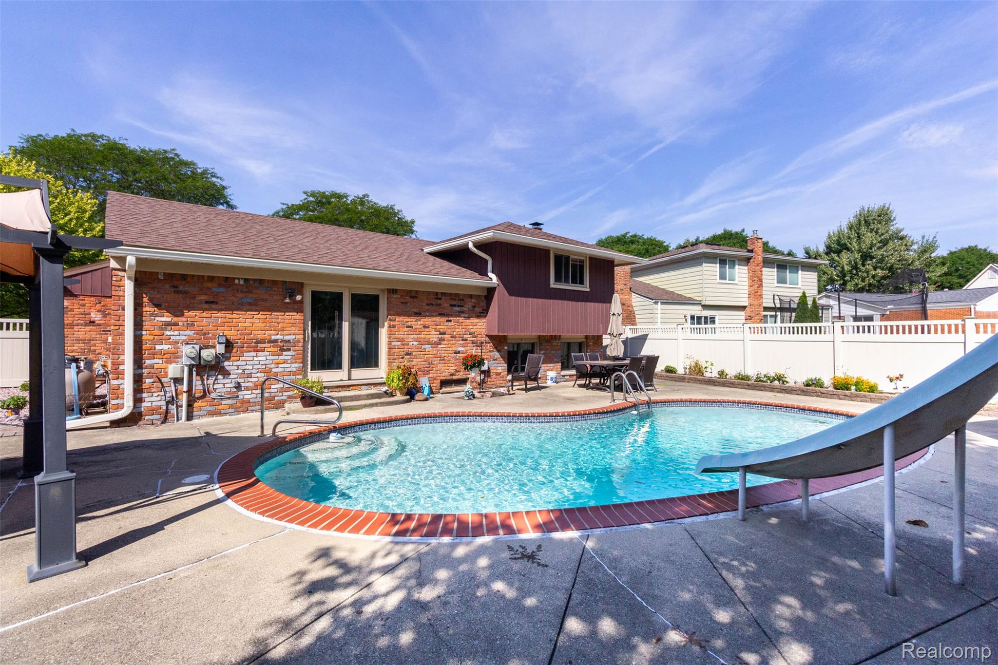 315 Meadowlake Road Canton, MI 48188 - Photo 35 of 43 yard (4).jpg