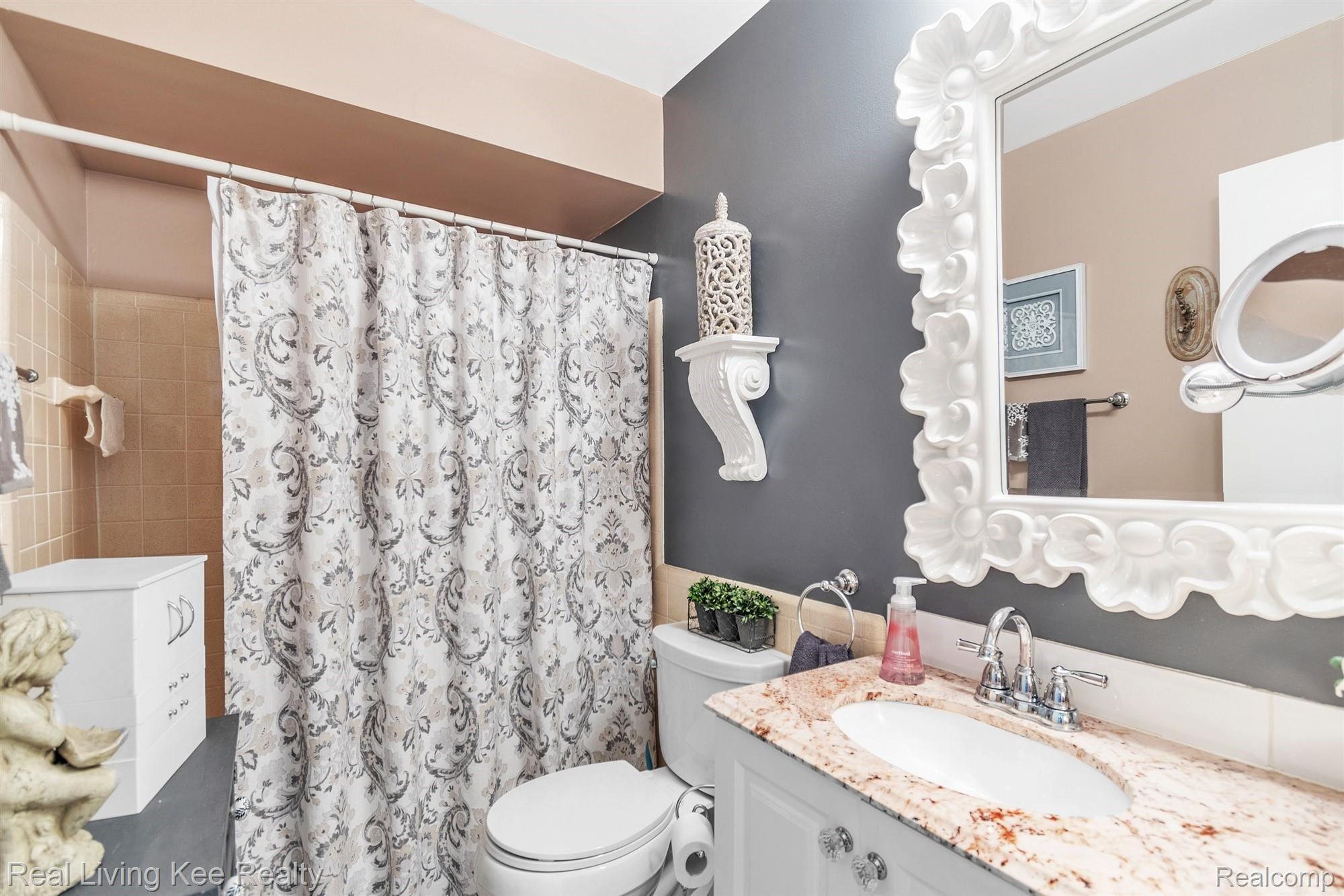 437 Baldwin Avenue, Unit 105 Rochester, MI 48307 - Photo 24 of 34 24-437-Baldwin-Rochester-MI-Windows.jpg