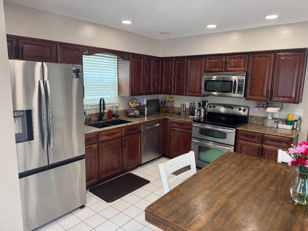 402 Sandy Ridge Circle Mary Esther, FL 32569 - Photo 3 of 14 42198_6a0c6ccacc21e_05.19.2026_image-3