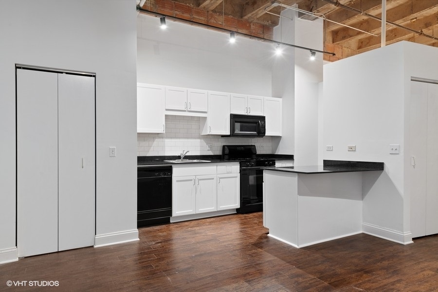 20 North State Street, Unit 405 Chicago, IL 60602 - Photo 4 of 17