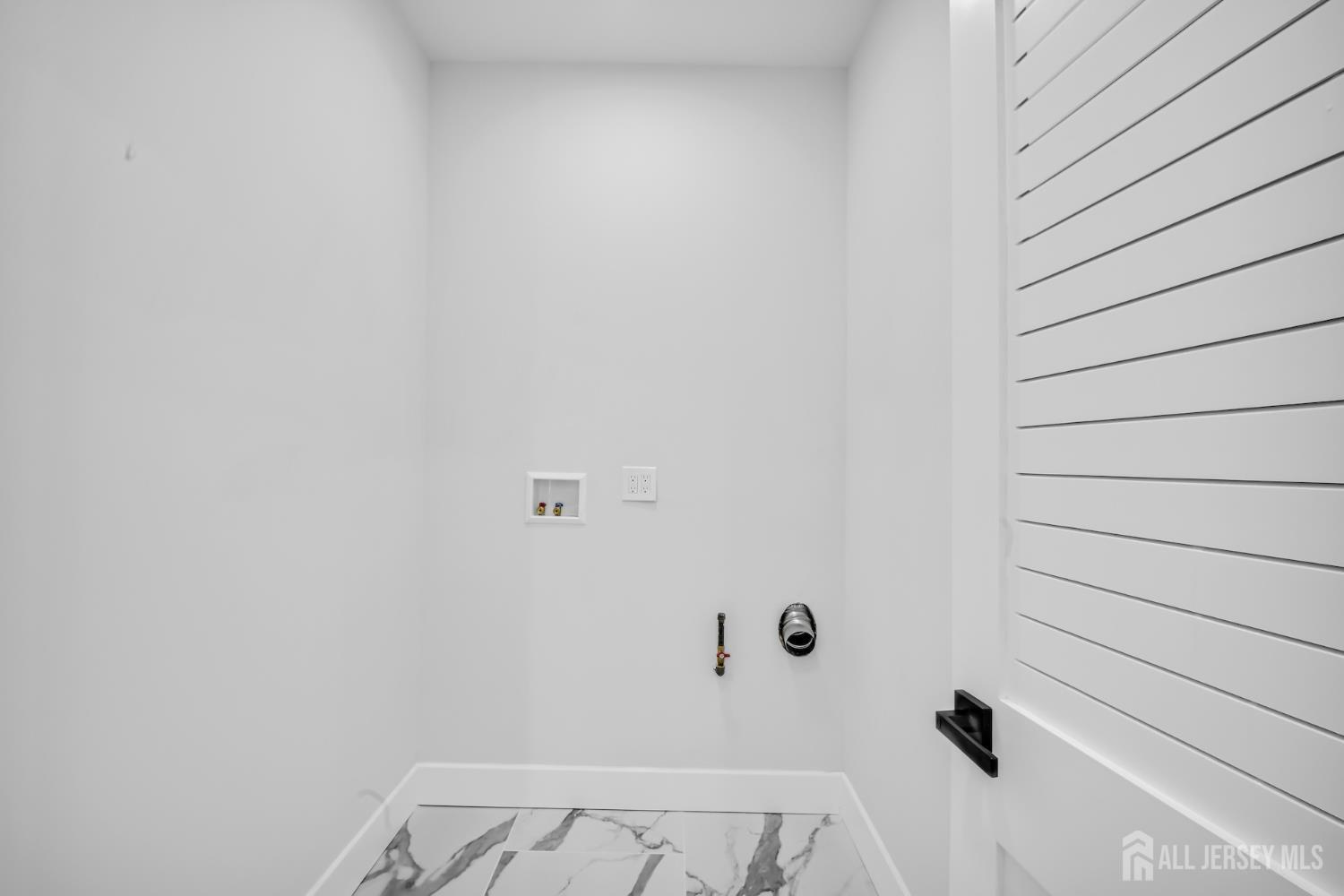 11 Williams Road Kendall Park, NJ 08824 - Photo 50 of 60 a view of a small space