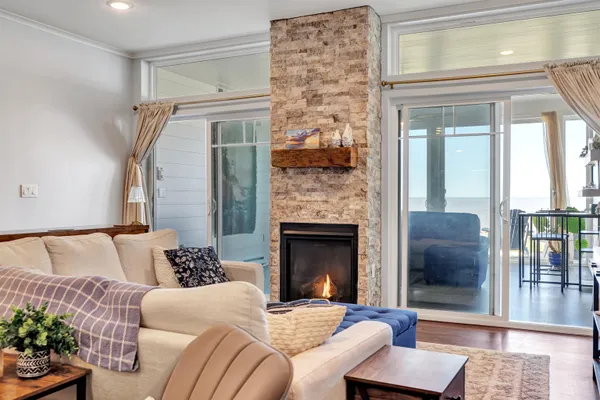 $649,900 | 2622 Lake Street, Algoma, WI 54201