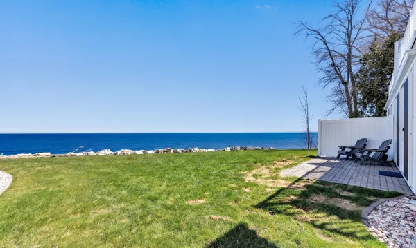 $649,900 | 2622 Lake Street, Algoma, WI 54201