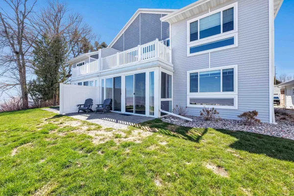 $649,900 | 2622 Lake Street, Algoma, WI 54201