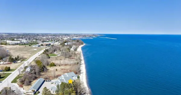$649,900 | 2622 Lake Street, Algoma, WI 54201