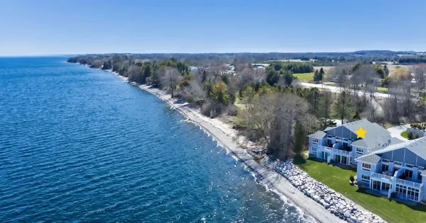 $649,900 | 2622 Lake Street, Algoma, WI 54201