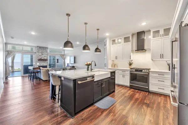 $649,900 | 2622 Lake Street, Algoma, WI 54201